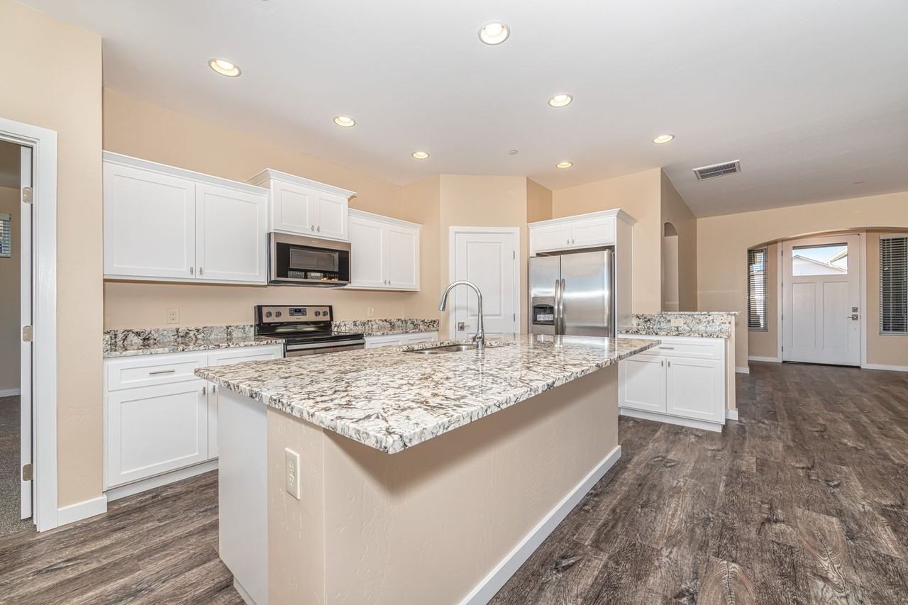 1578 Chateau Dr - Photo 5 of 22