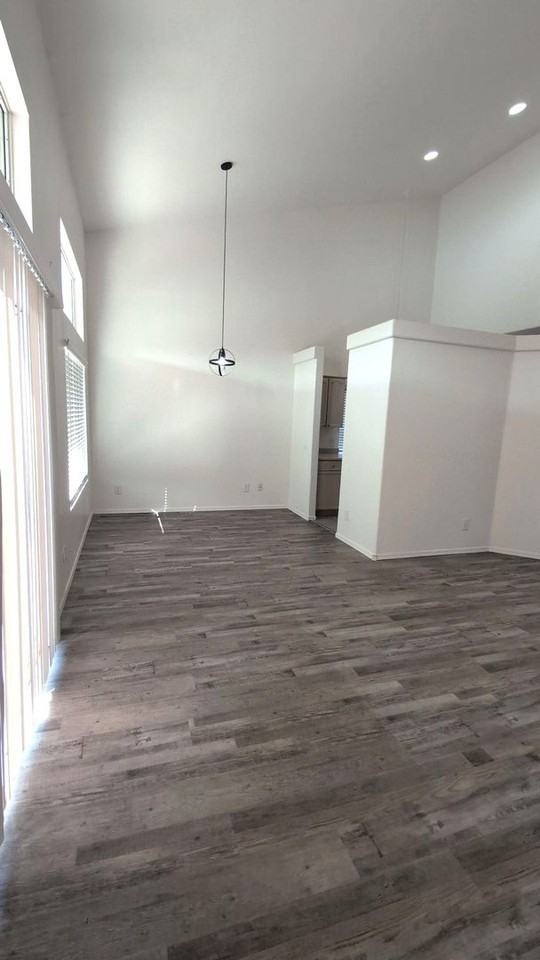 2098 E Mallard Ct - Photo 4 of 31