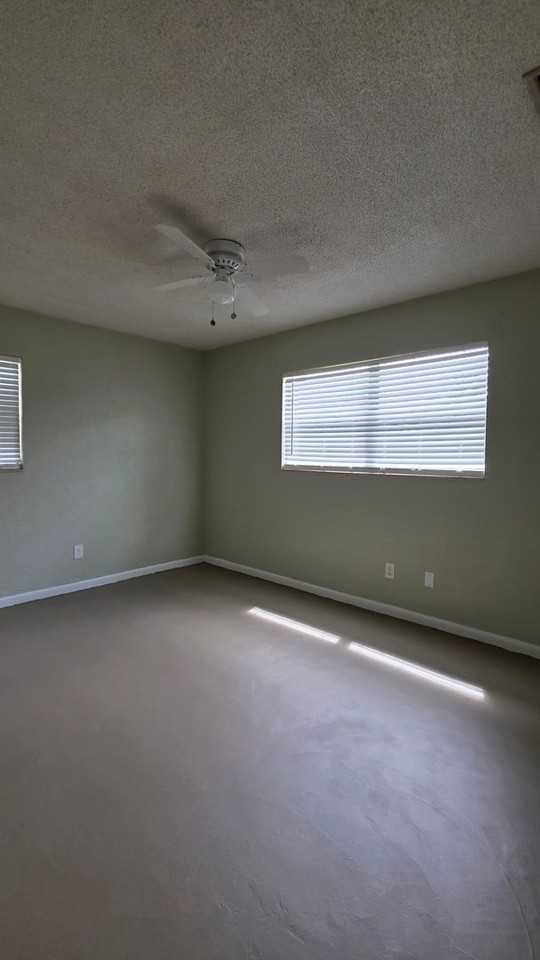 1571 Mobile Ave - Photo 4 of 9