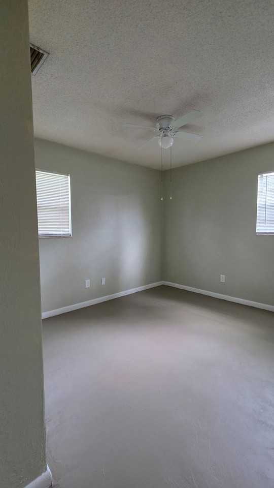 1571 Mobile Ave - Photo 7 of 9
