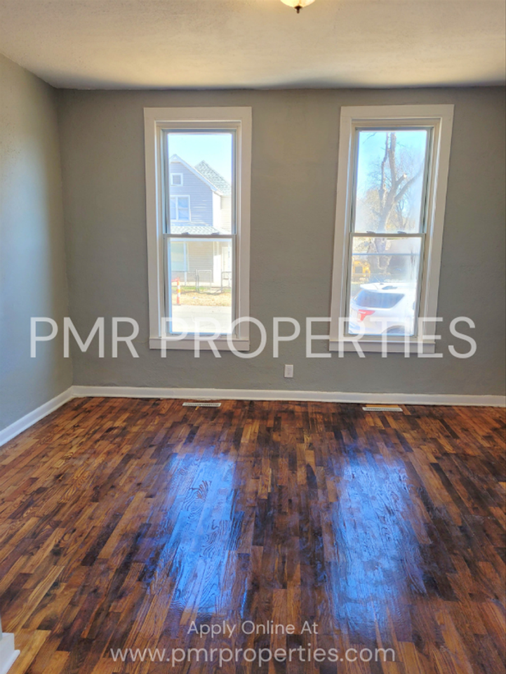 918 S 16th St - Photo 2 of 7