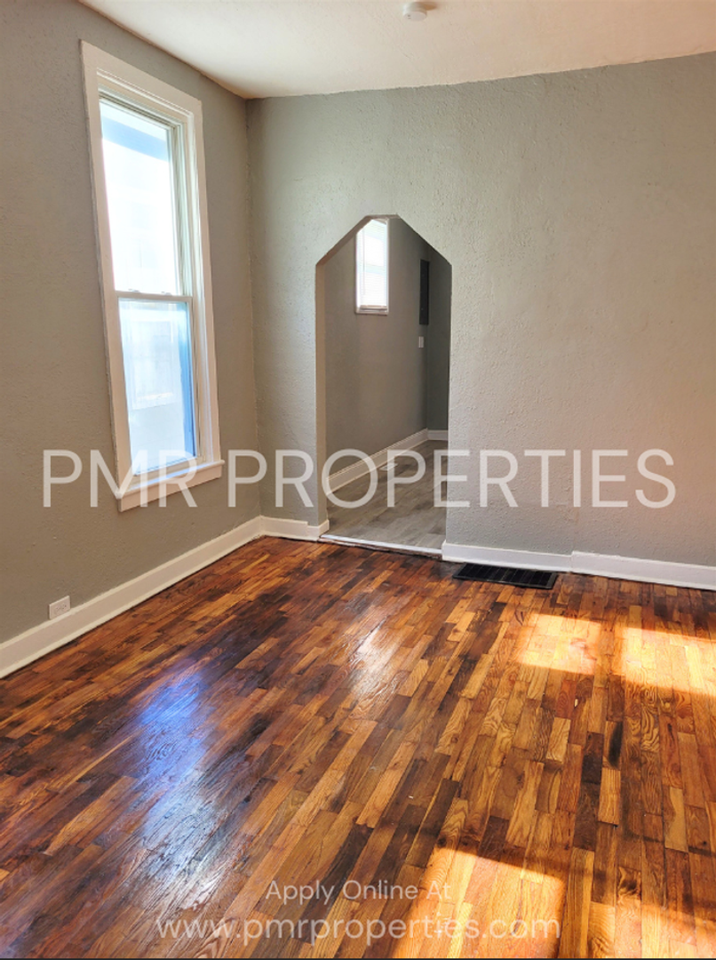 918 S 16th St - Photo 3 of 7