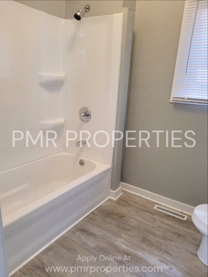 918 S 16th St - Photo 4 of 7