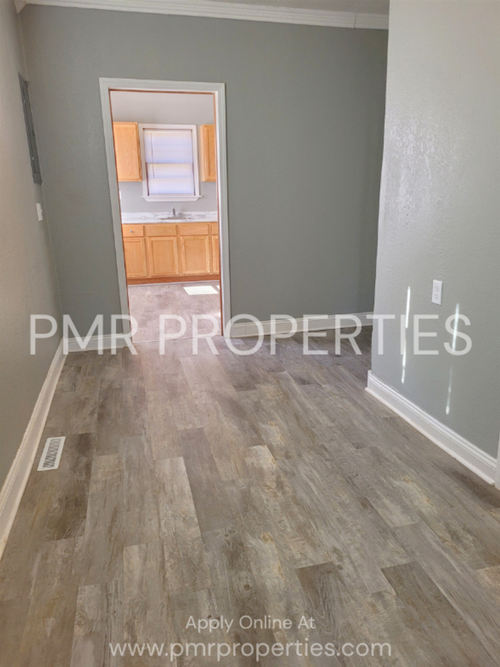 918 S 16th St - Photo 5 of 7