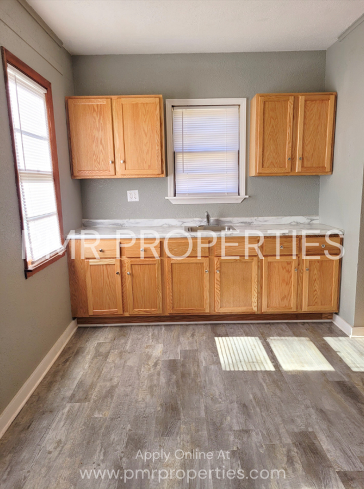 918 S 16th St - Photo 6 of 7