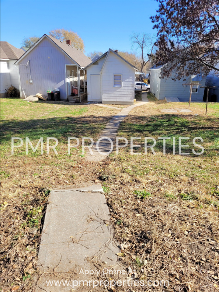 918 S 16th St - Photo 7 of 7