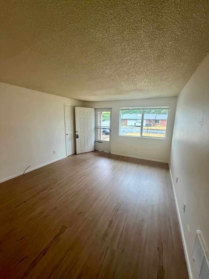 510 Se 110th Ave - Photo 2 of 21