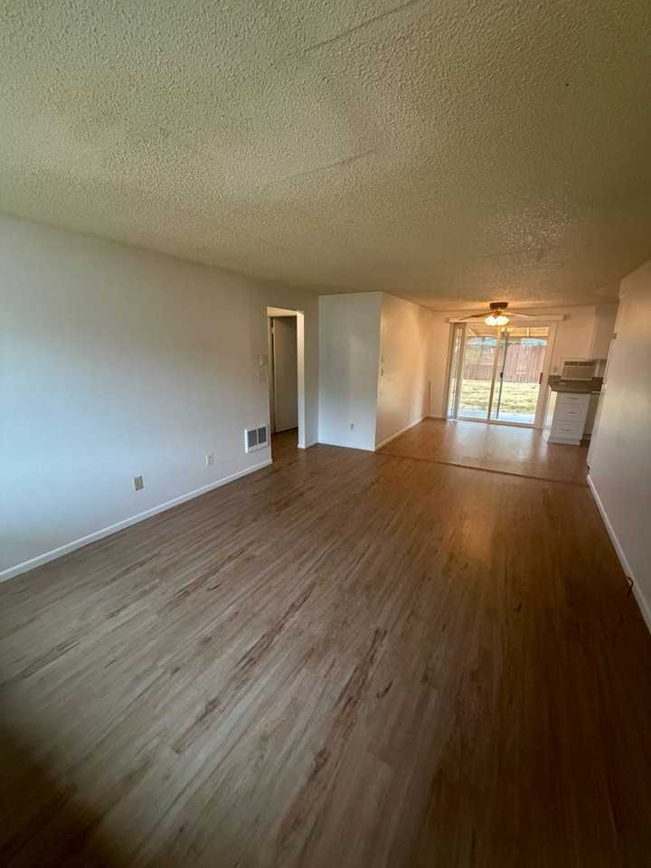 510 Se 110th Ave - Photo 3 of 21