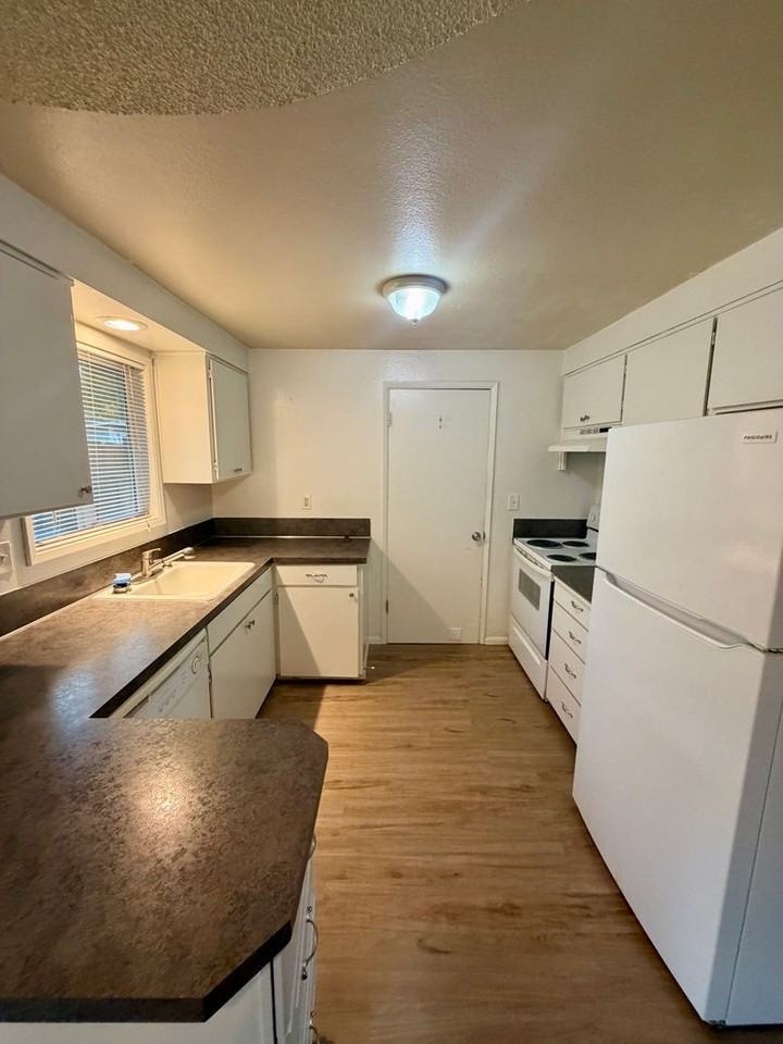 510 Se 110th Ave - Photo 4 of 21