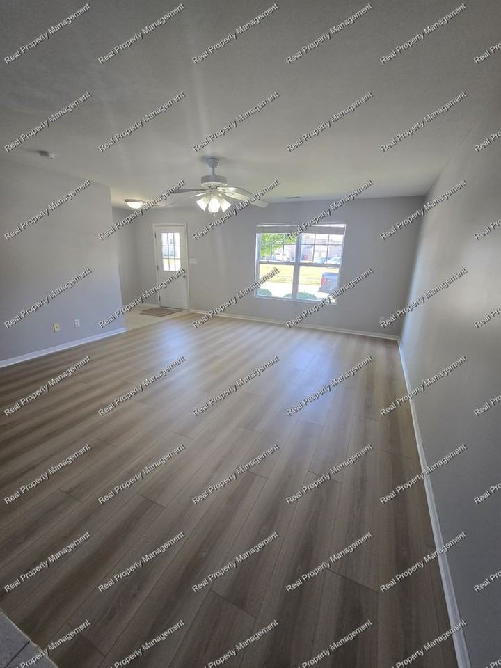 10401 Paramount Way - Photo 2 of 12