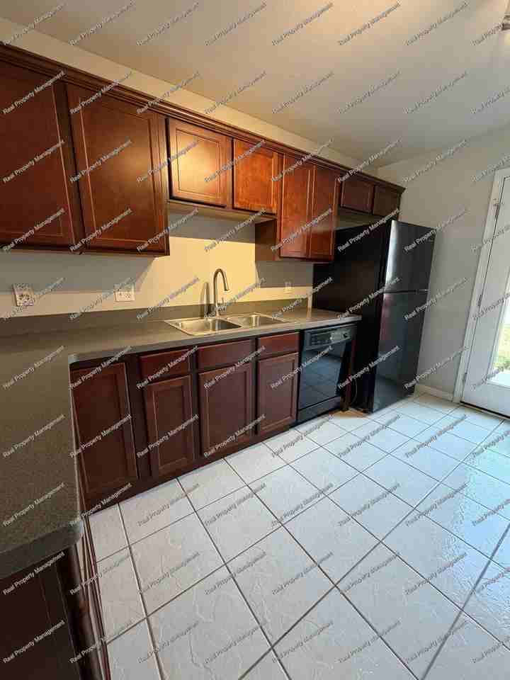 10401 Paramount Way - Photo 4 of 12