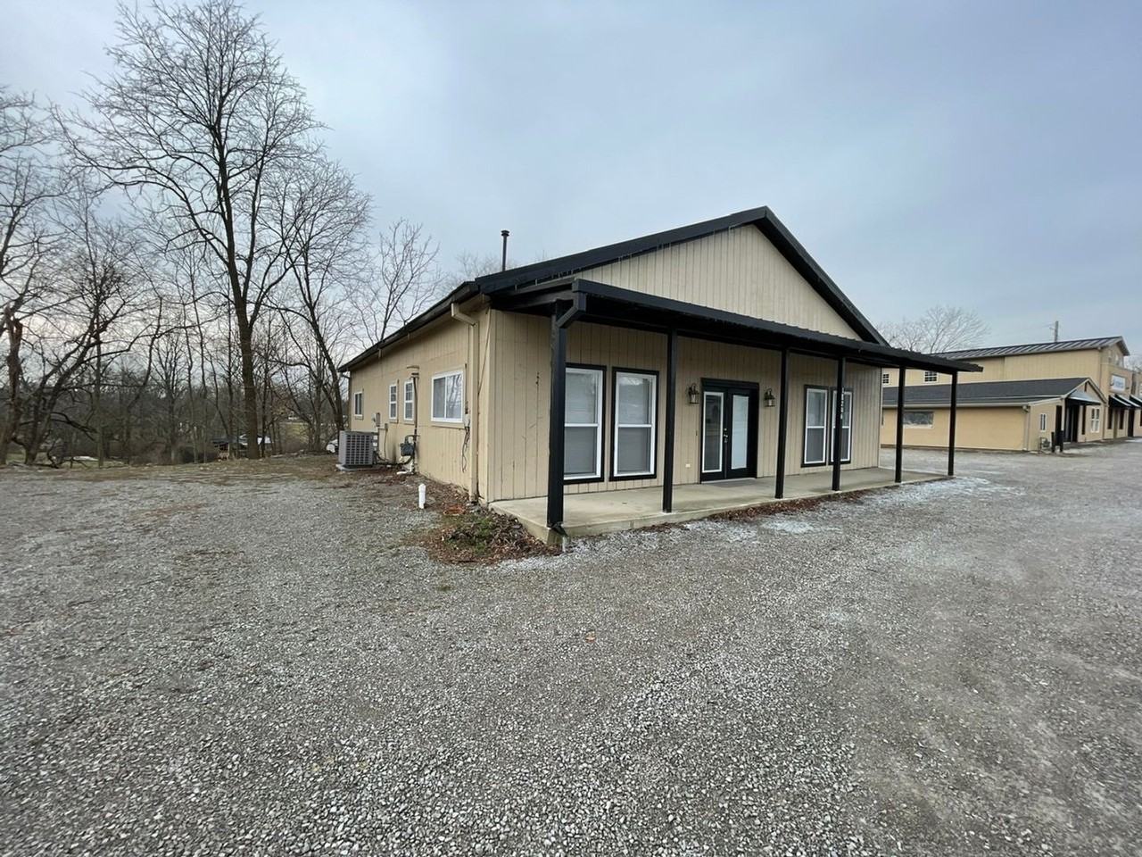 18206 Shelbyville Rd - Photo 2 of 17