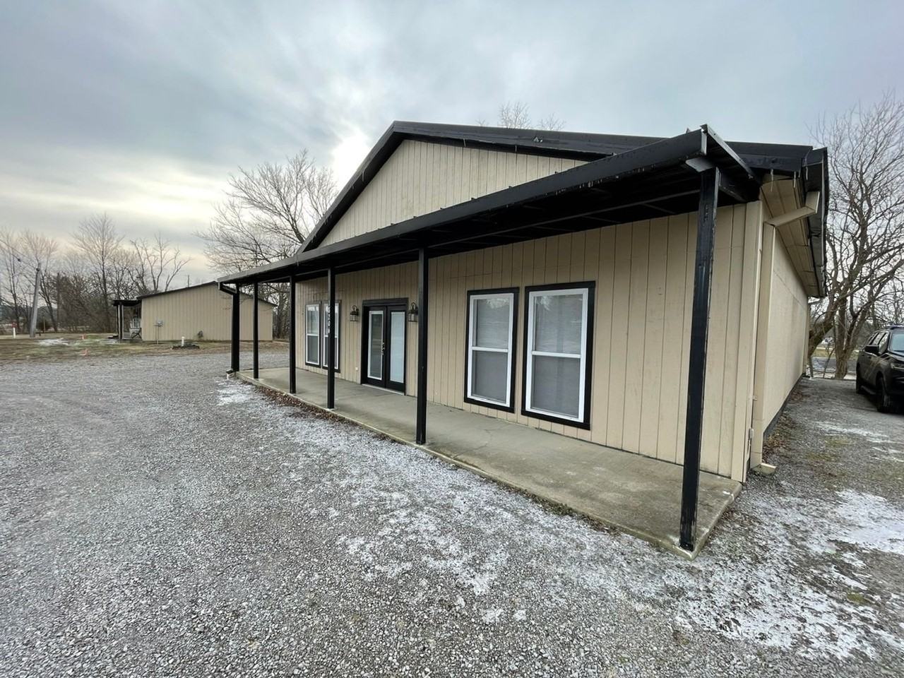 18206 Shelbyville Rd - Photo 3 of 17