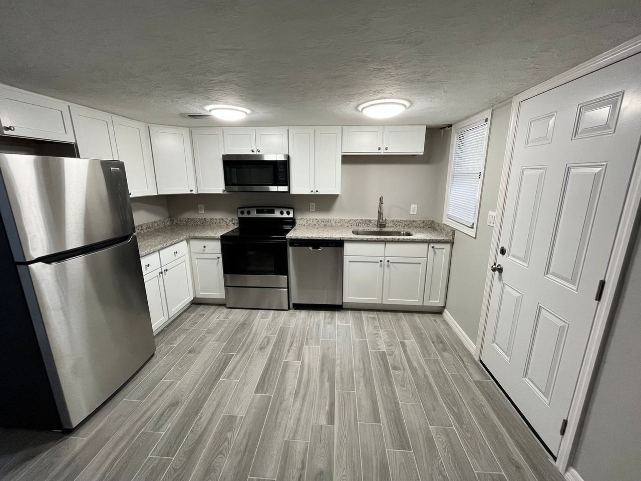817 Rosalia Dr - Photo 5 of 23