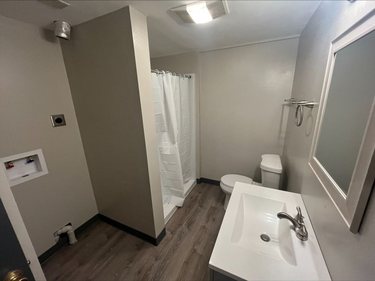 1652 Bishop Rd #B - Photo 3 of 13