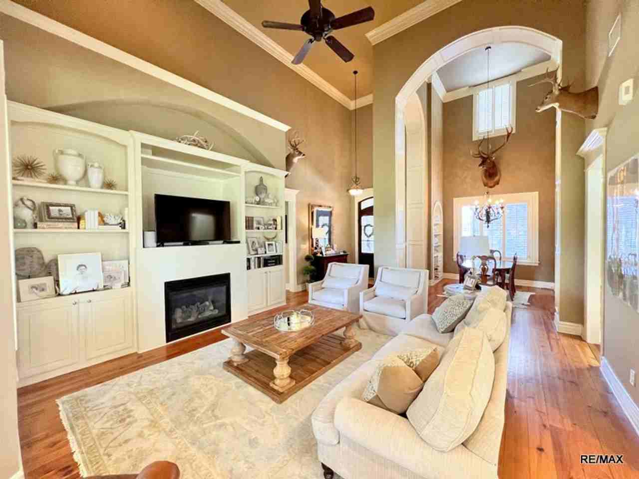 10945 Angelles Cv - Photo 3 of 18