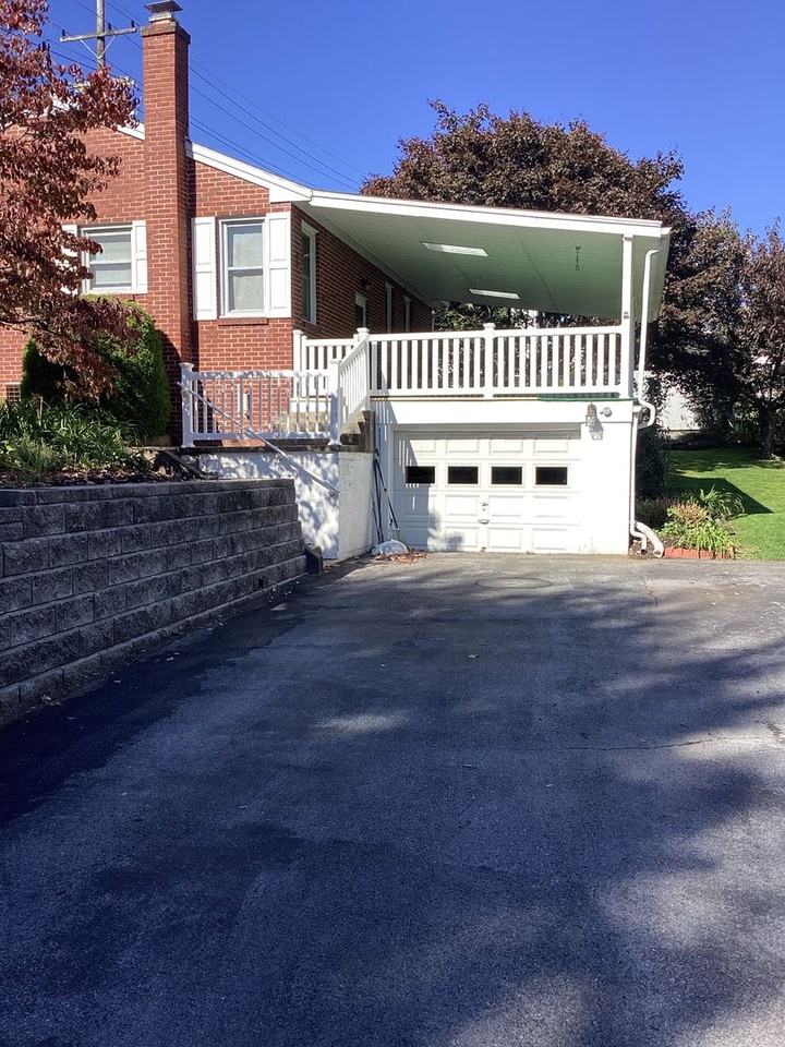 209 E 3rd St - Photo 4 of 28