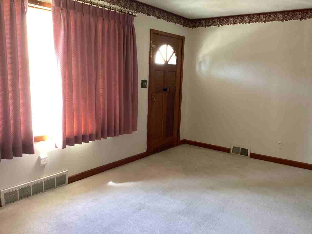 209 E 3rd St - Photo 7 of 28
