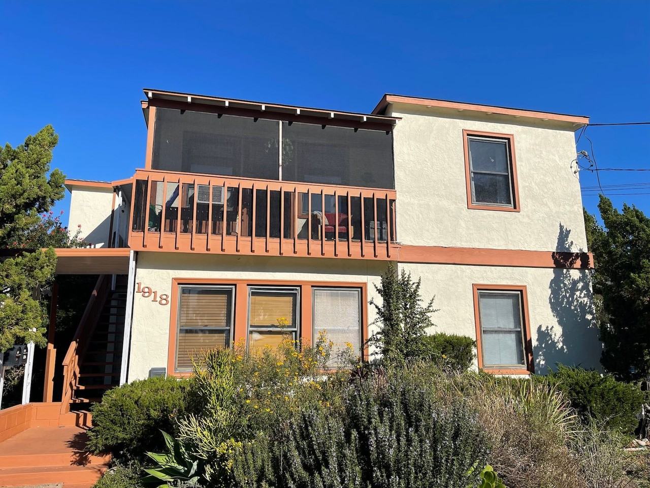 1920 Carmelina Dr - Photo 2 of 20