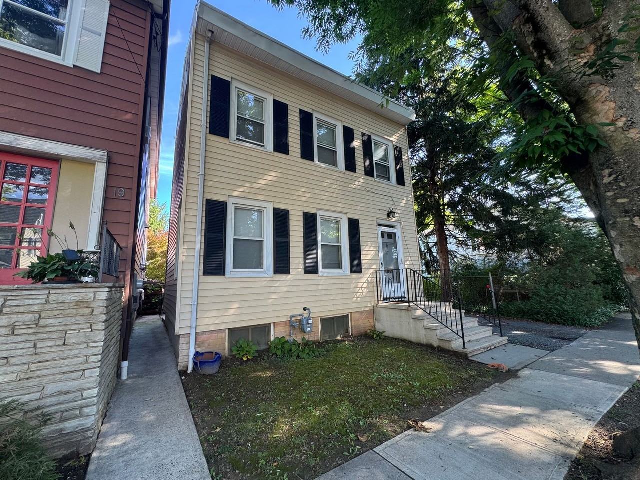 17 Green St - Photo 2 of 21