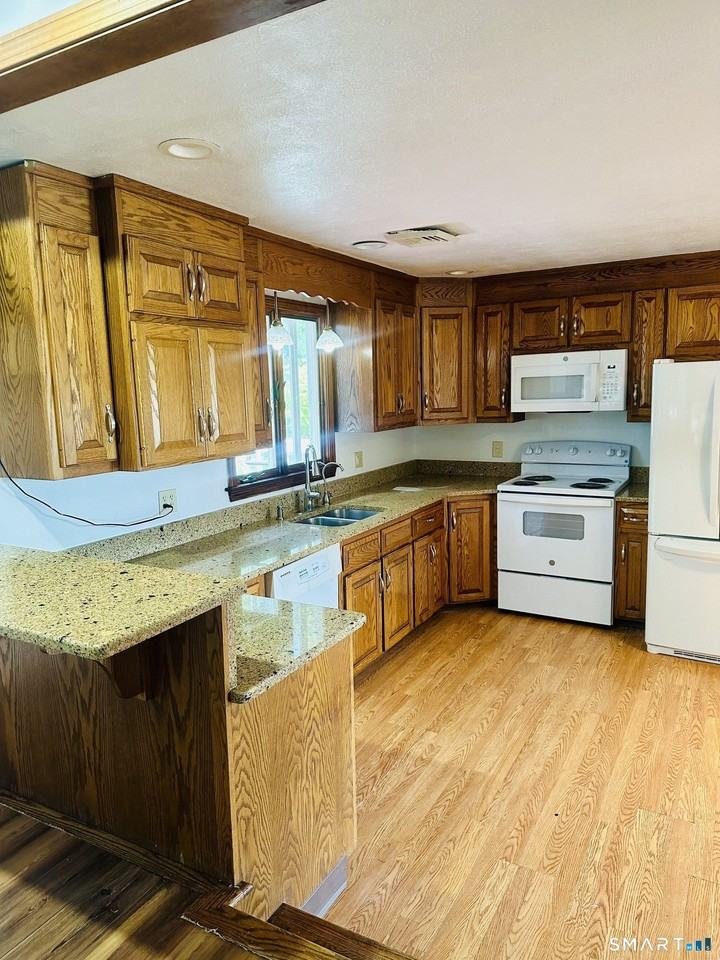 43 Glenview Ave - Photo 5 of 15