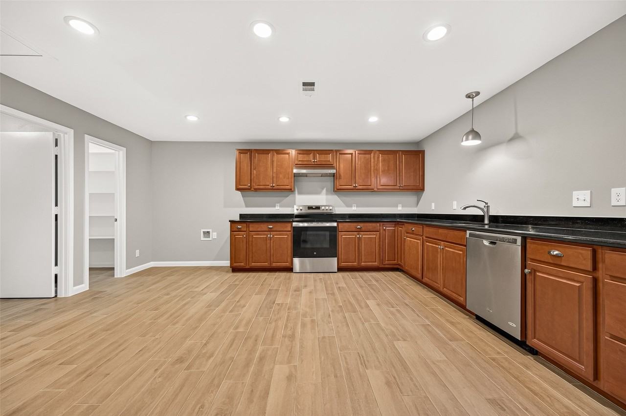 14242 Carneswood Dr - Photo 7 of 48