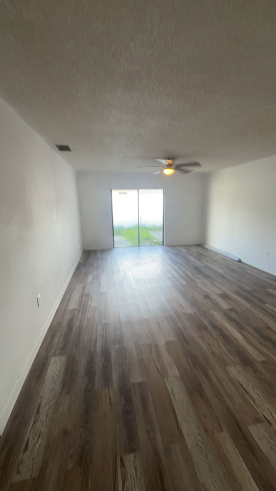 1647 Goodyear Ave #3 - Photo 3 of 7
