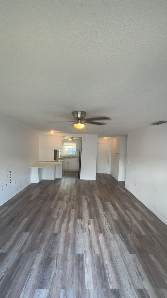 1647 Goodyear Ave #3 - Photo 4 of 7