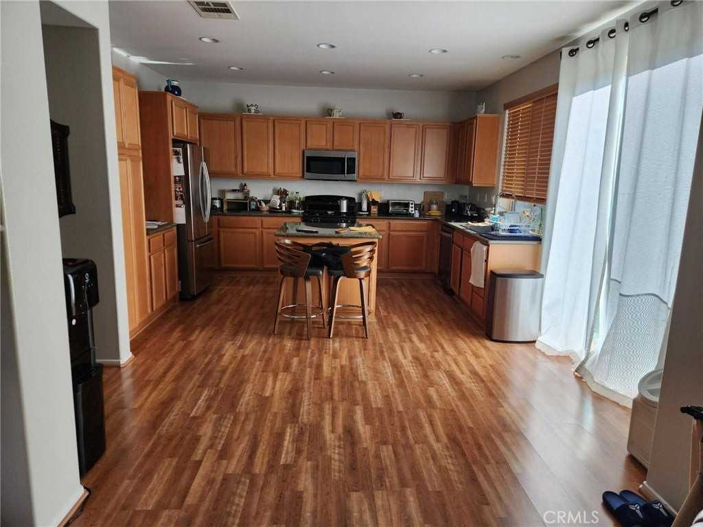 36934 Bay Hill Dr - Photo 6 of 30