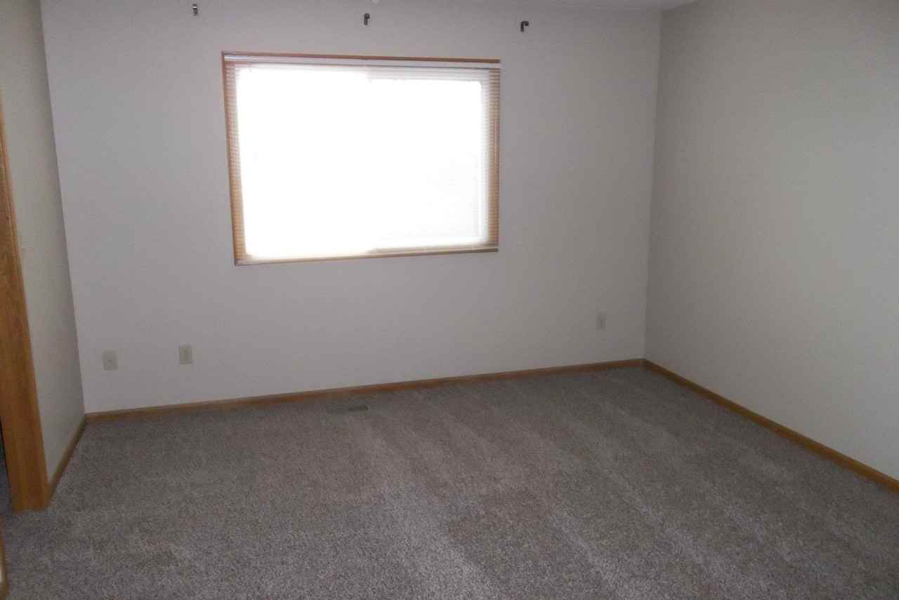 3742 Benthaven St - Photo 5 of 7