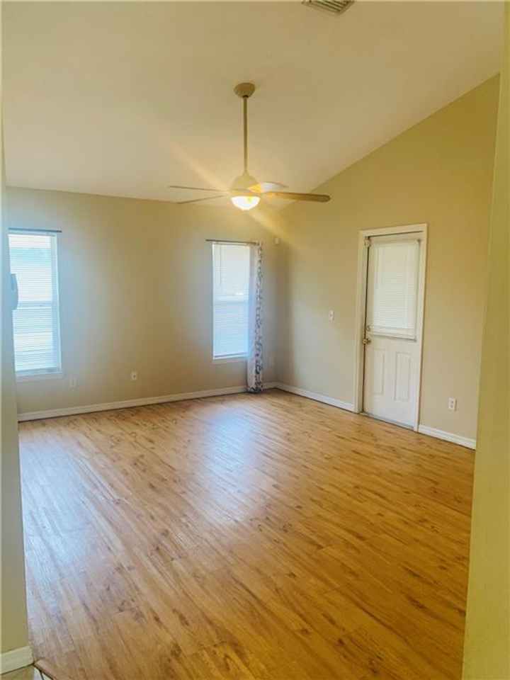 1505 19th Ave Sw - Photo 4 of 18