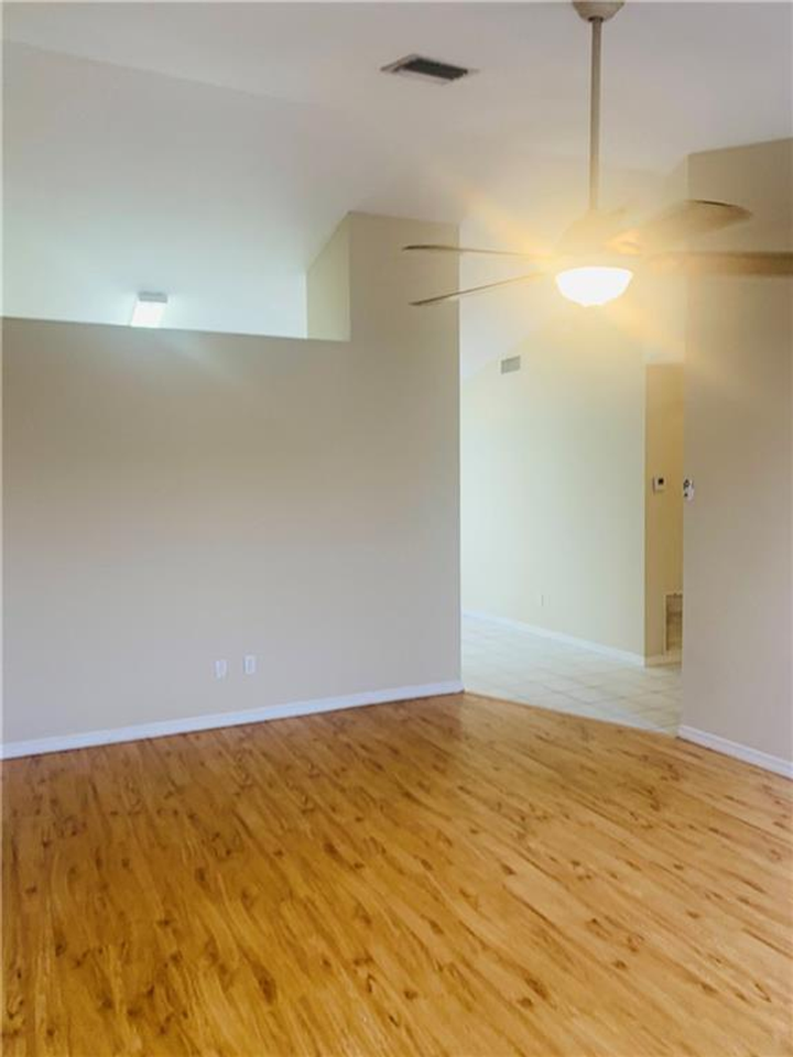 1505 19th Ave Sw - Photo 5 of 18