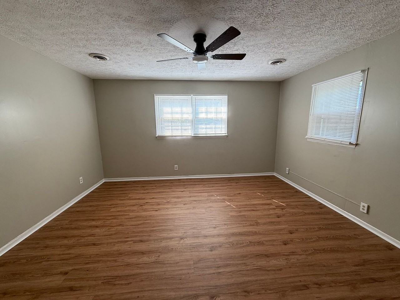 304 White Rock Rd - Photo 2 of 12