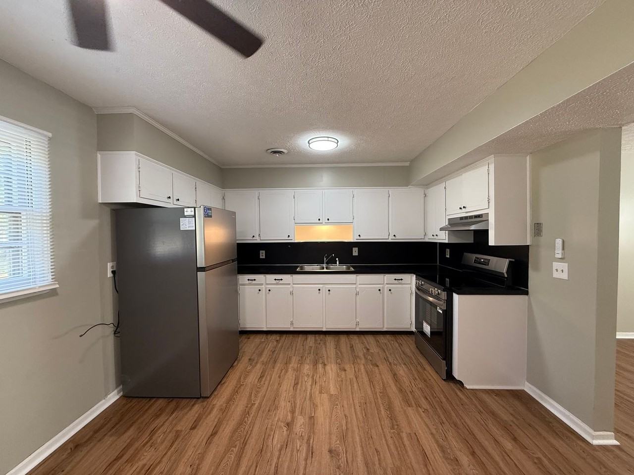 304 White Rock Rd - Photo 4 of 12