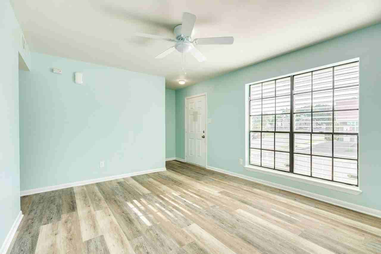 711 7th St - Photo 3 of 18