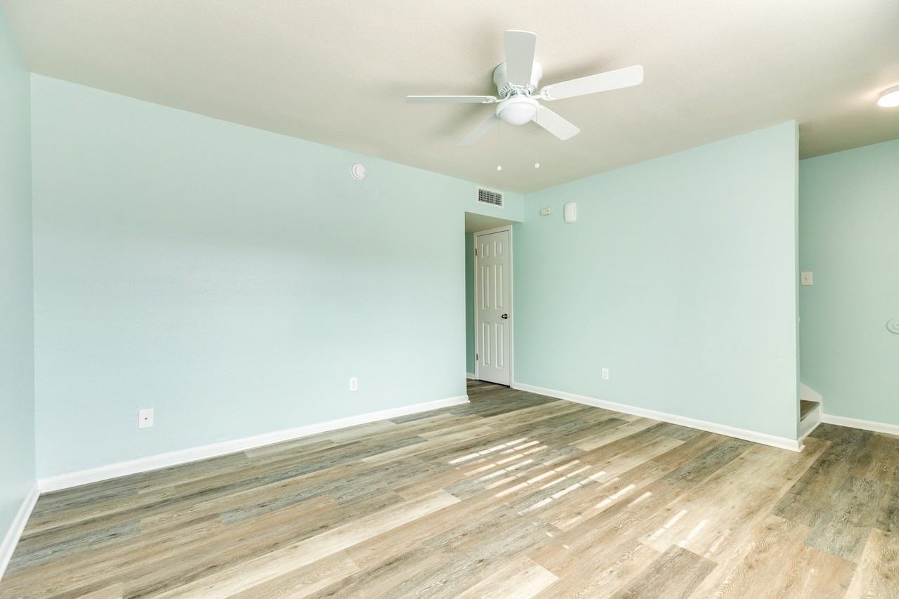 711 7th St - Photo 4 of 18