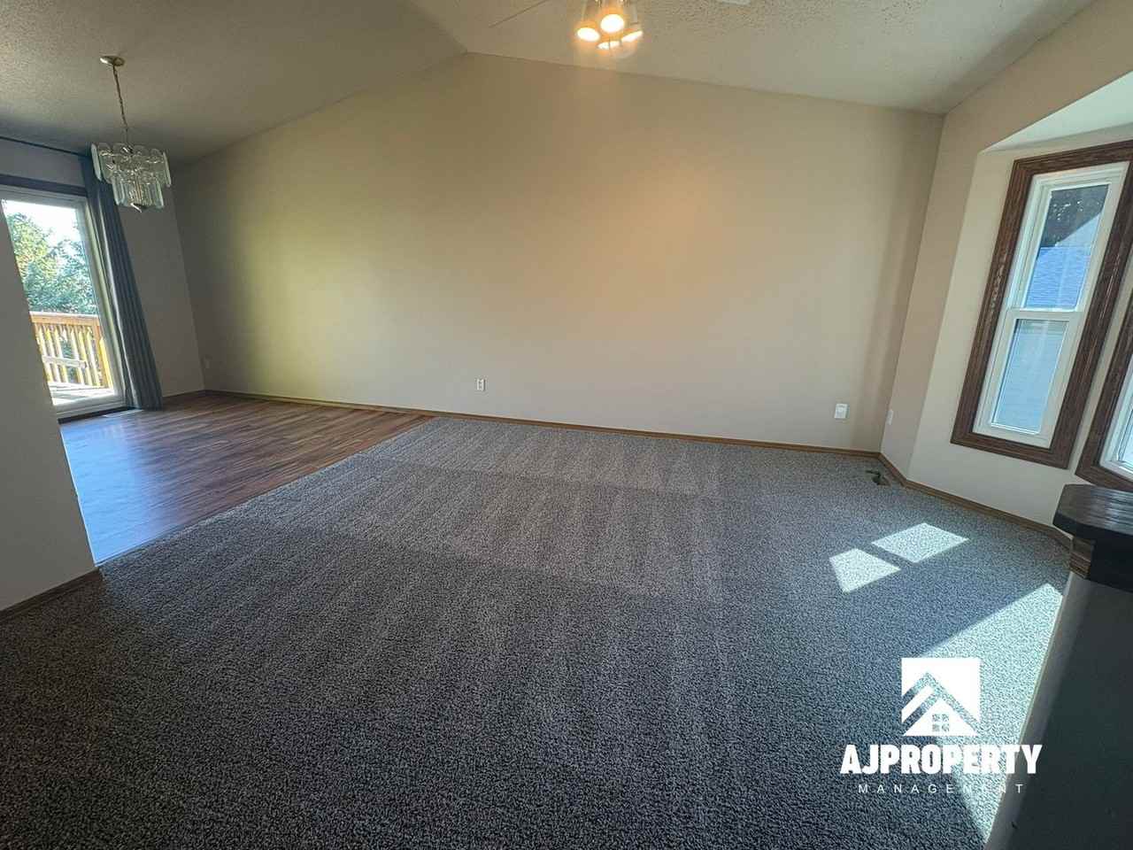 2208 S Larch Ave - Photo 6 of 23