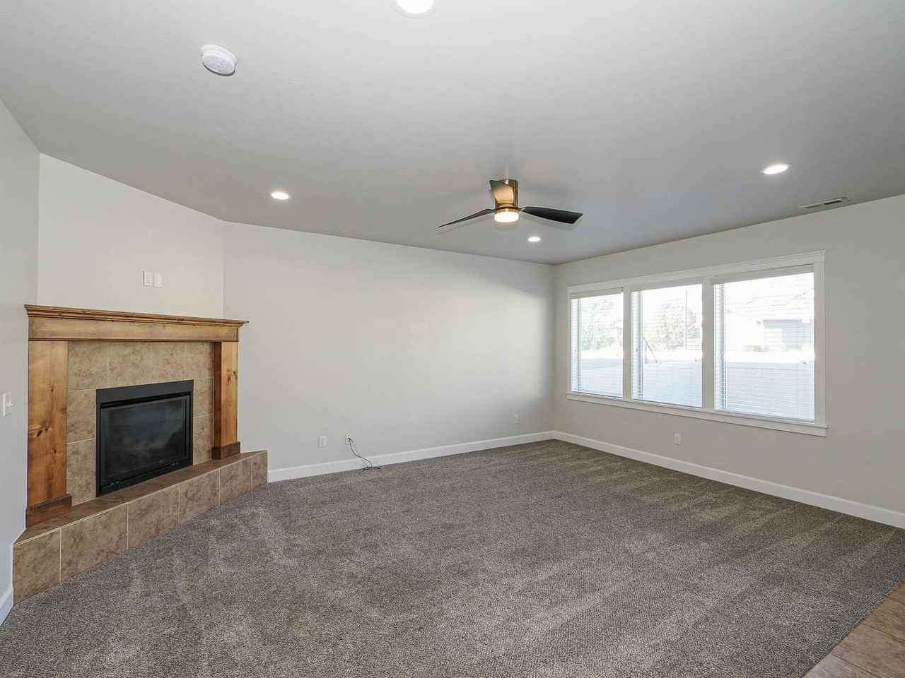 1239 N Silvercrest Dr - Photo 4 of 37
