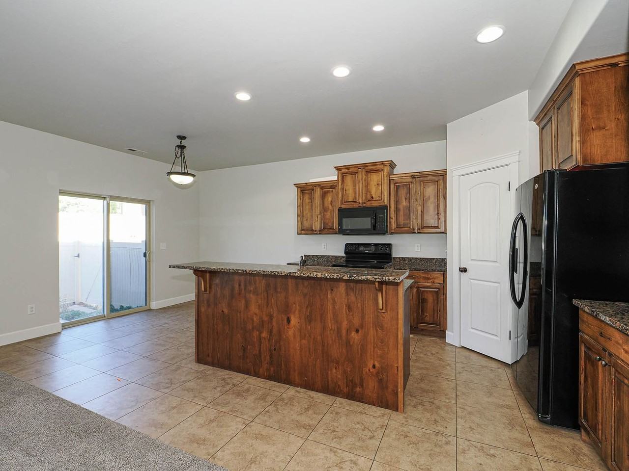 1239 N Silvercrest Dr - Photo 7 of 37