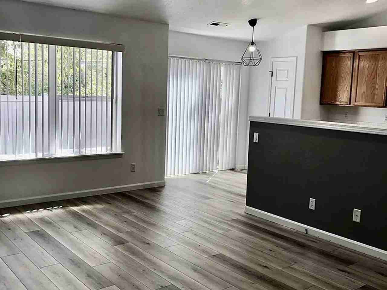 3815 Century Dr - Photo 4 of 18