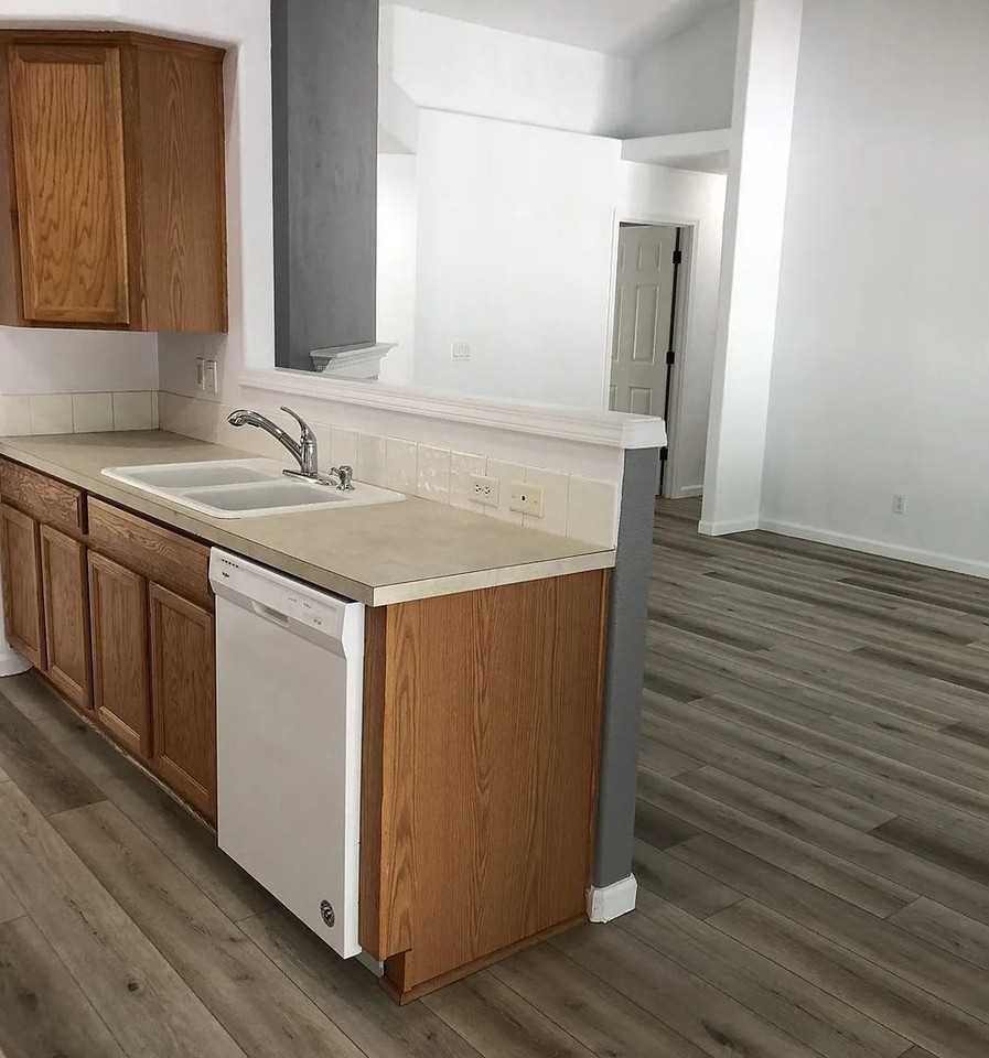 3815 Century Dr - Photo 7 of 18