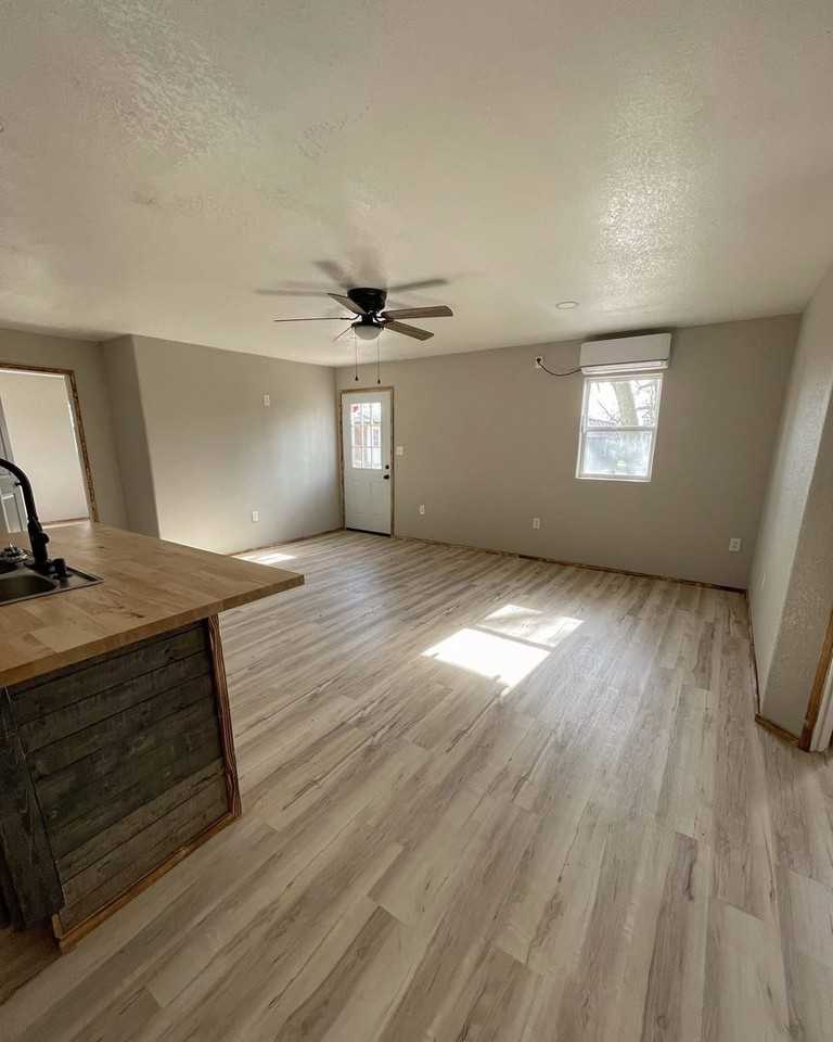 106 Washington St - Photo 2 of 11