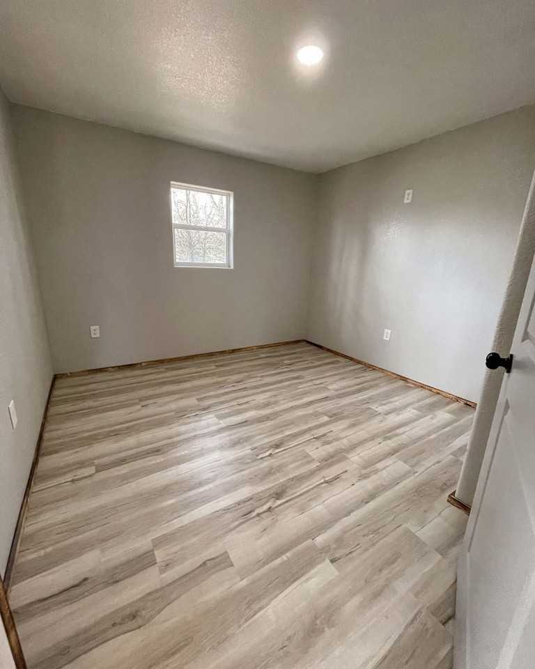 106 Washington St - Photo 4 of 11