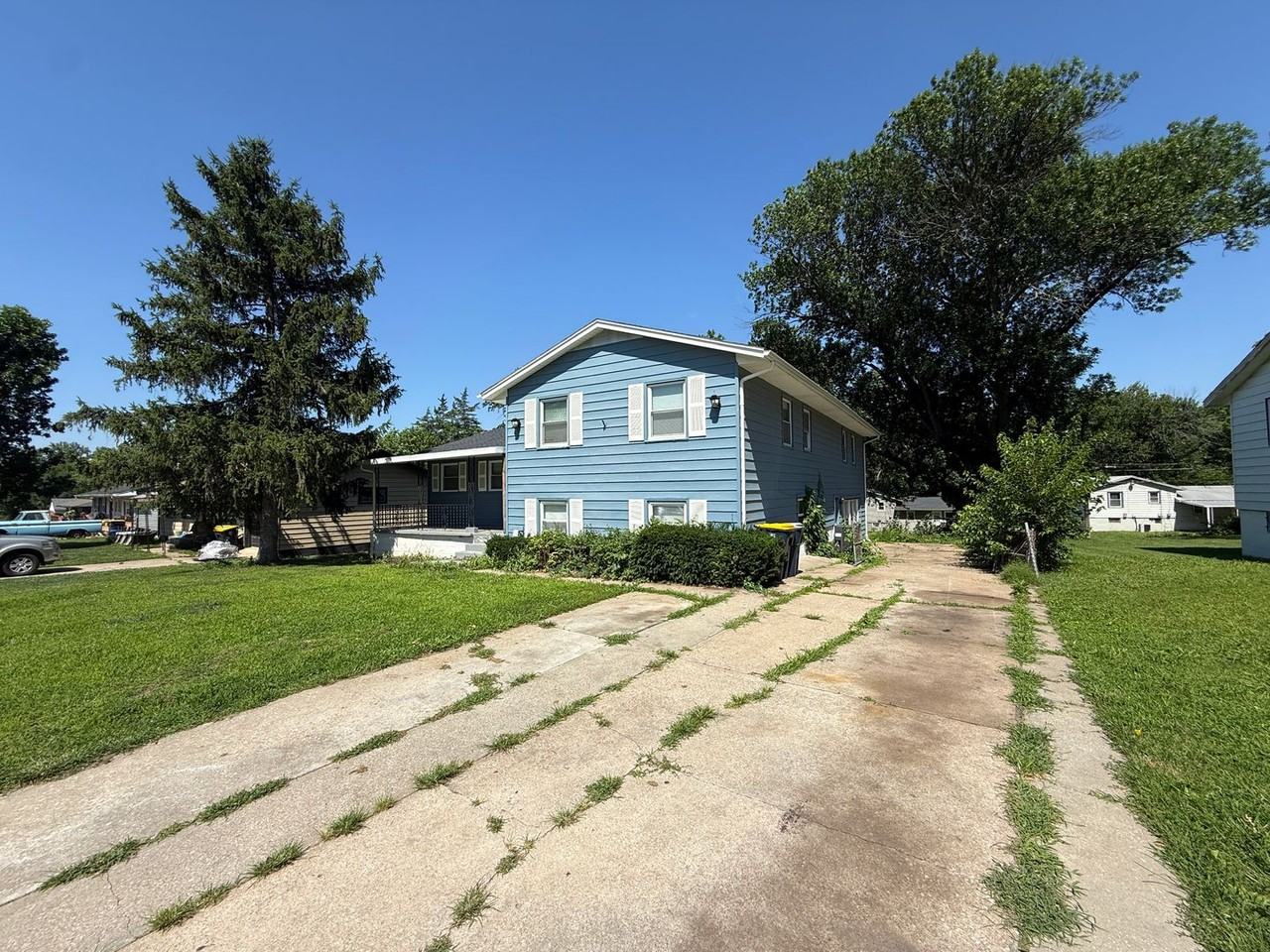 4214 Hardesty Ave - Photo 2 of 28