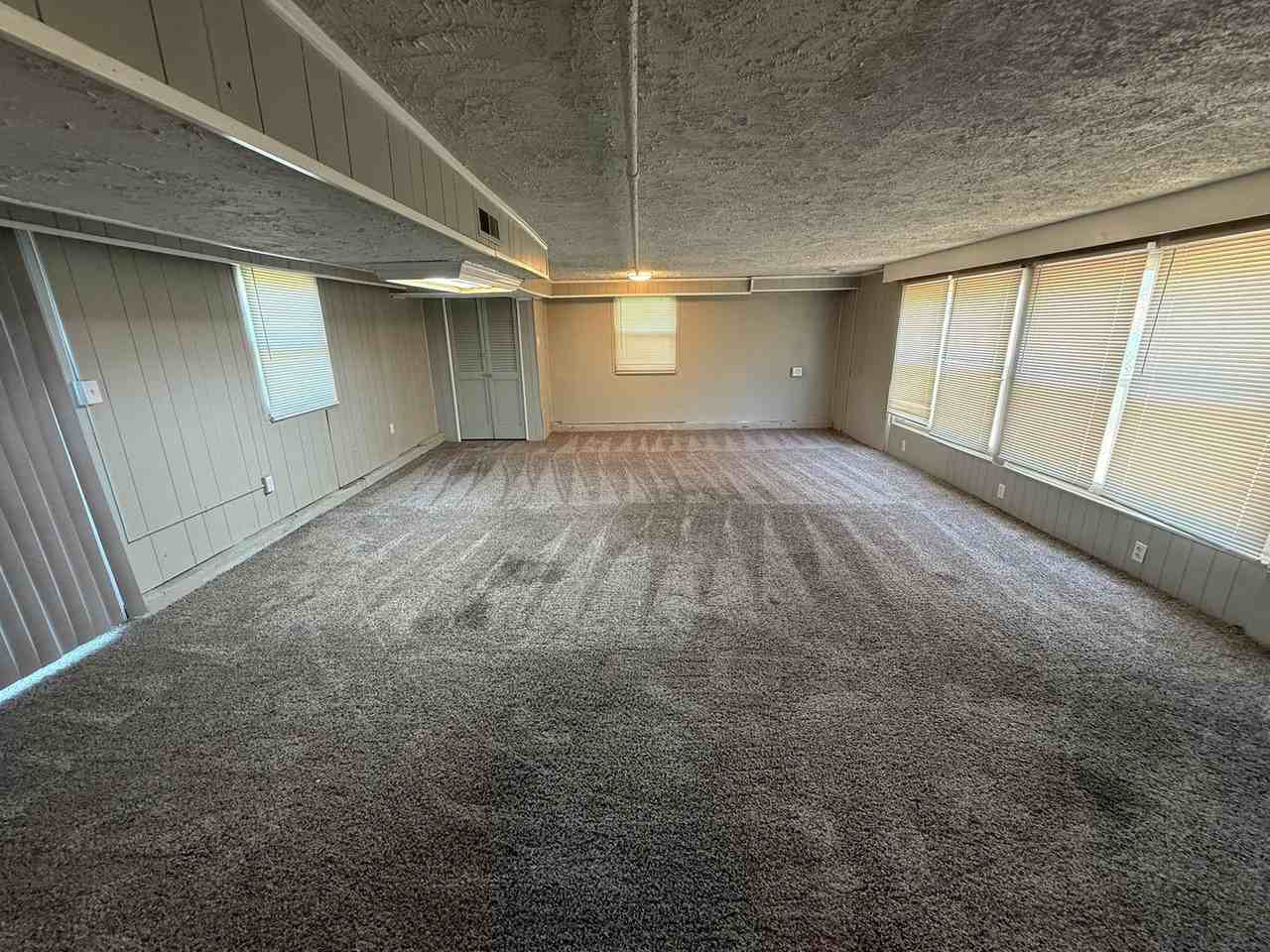 4214 Hardesty Ave - Photo 7 of 28