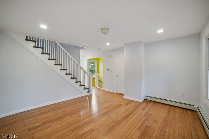 223 Walnut St - Photo 4 of 28