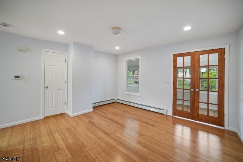 223 Walnut St - Photo 5 of 28