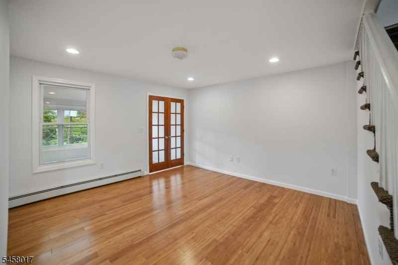 223 Walnut St - Photo 6 of 28