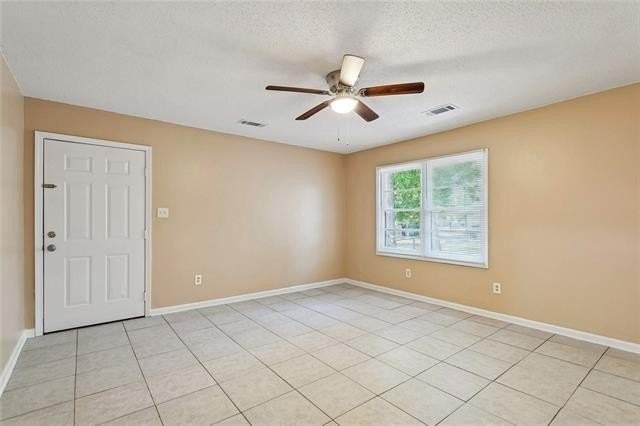834 Pinetree St - Photo 3 of 16