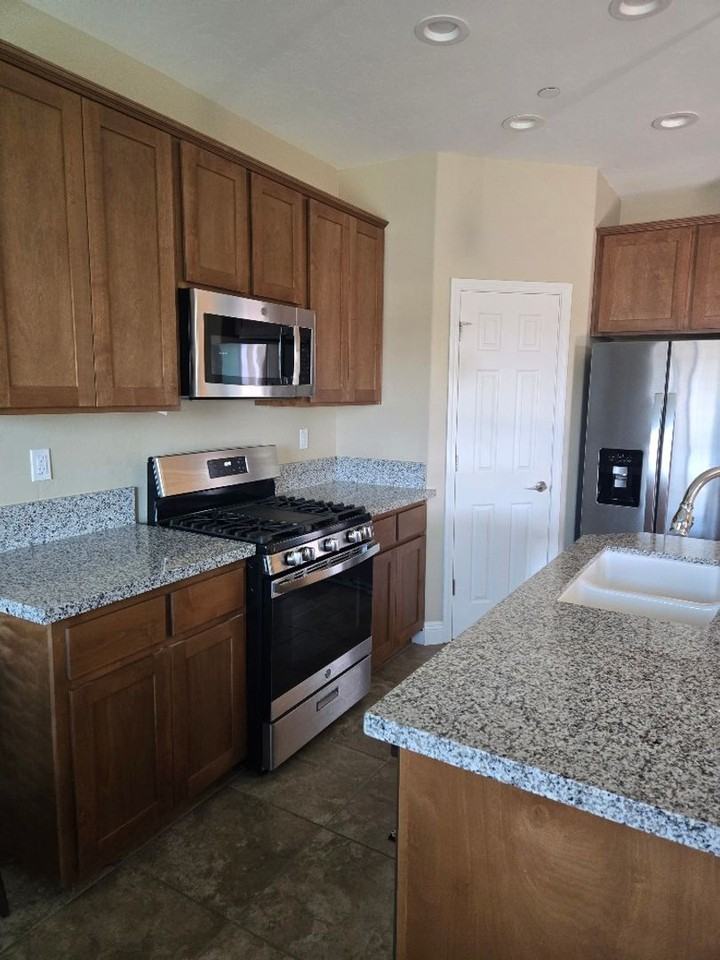 1145 E Seeger Ave - Photo 3 of 11